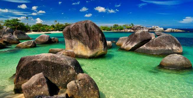 Pantai Tanjung Tinggi Juga Membuat Vogue Terpikat