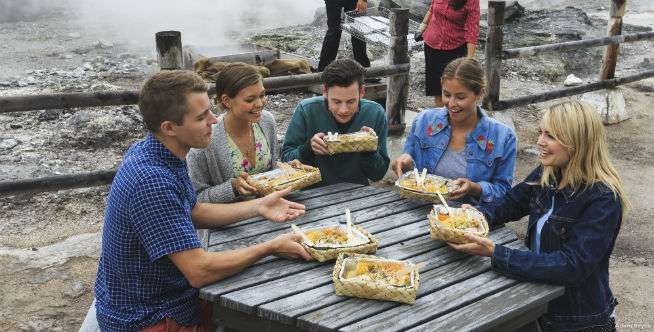 Wisatawan Kuliner hingga Penjelajah Budaya