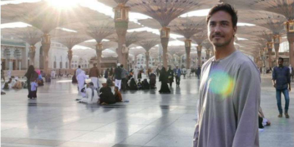 Masya Allah... Hamish Daud Ajak Raisa Umroh Bikin Baper