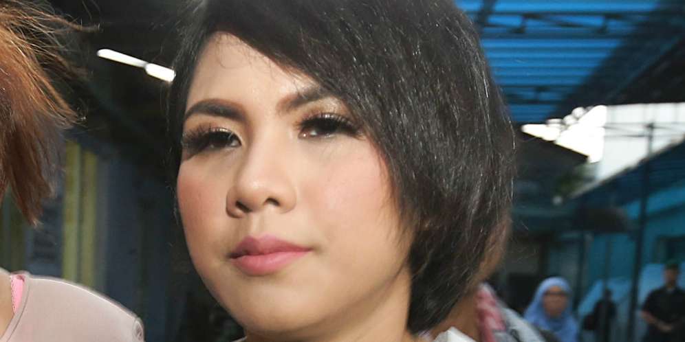 Evelyn Pajang Foto Masa Lalu