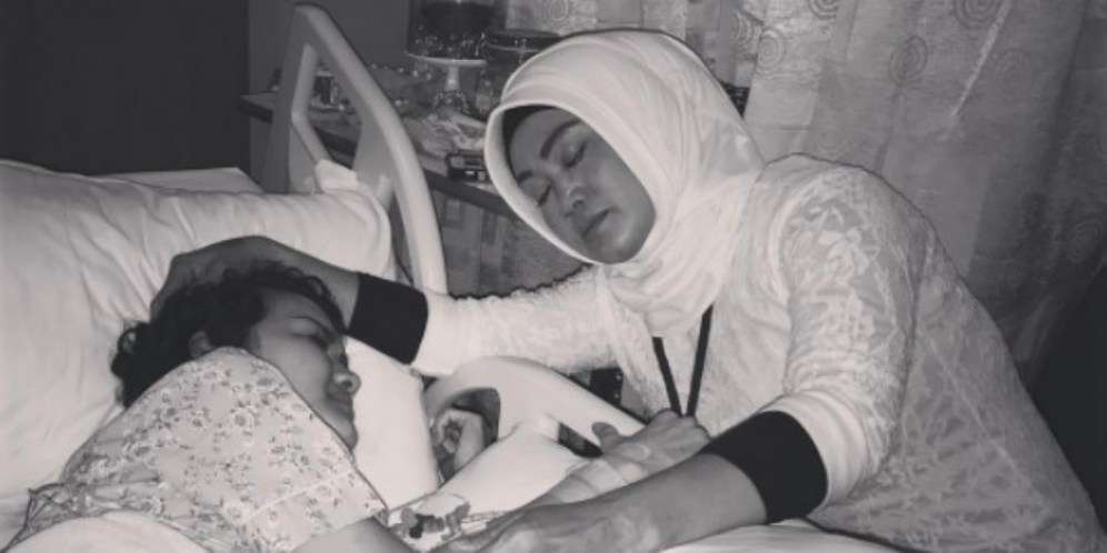 Makin Kritis, Keluarga Belum Siap Ditinggal Julia Perez