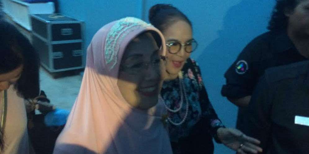 Kisah Asmara Ajip Rosidi dan Nani Wijaya