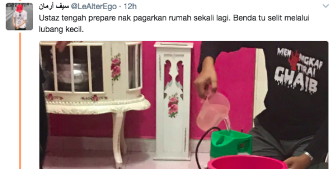 Lihat Pocong Setinggi 3 Meter Berbalut Kain Hitam