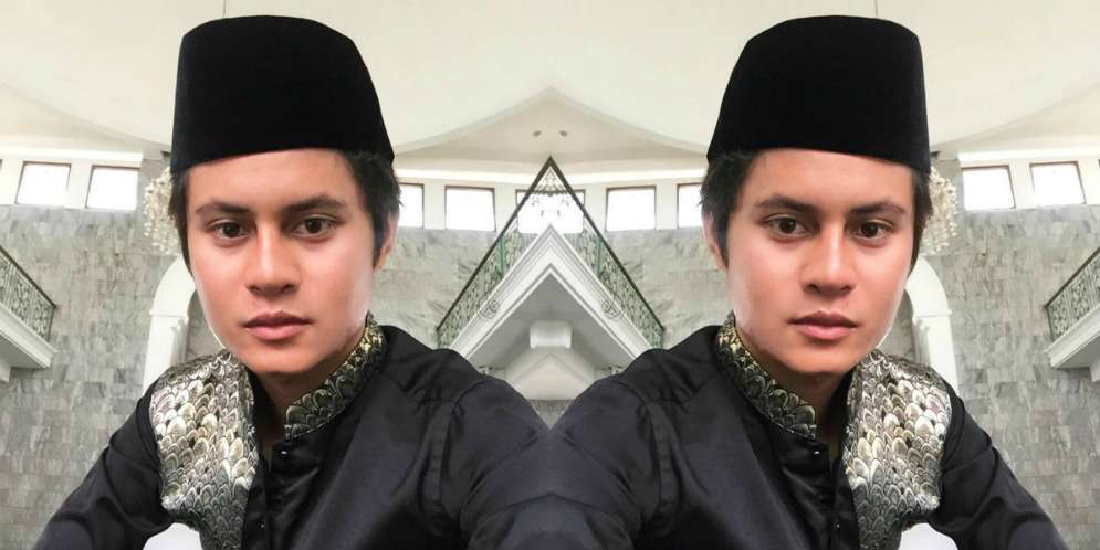 Dituntun Ucap Syahadat