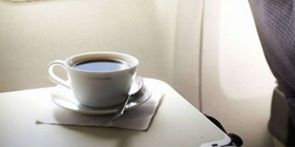 Fakta Mengejutkan Tentang Kopi di Pesawat