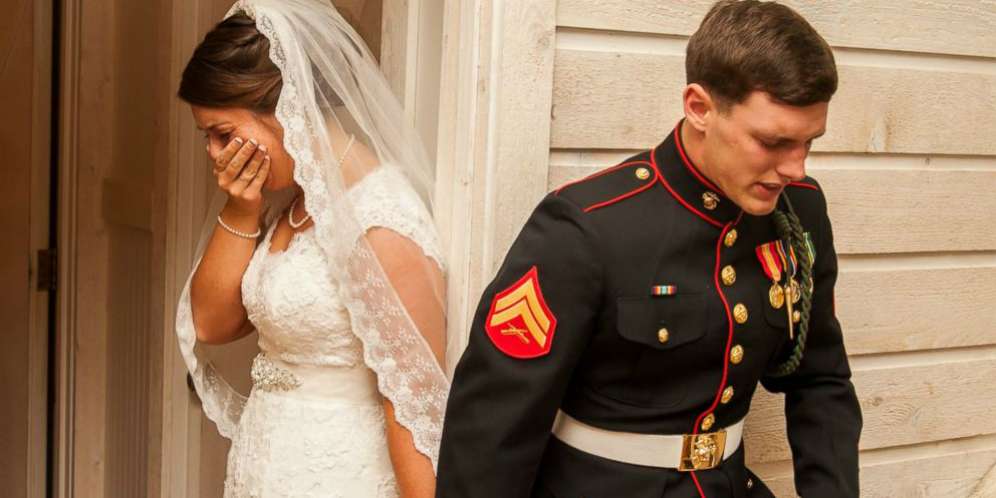 Foto Pasangan Pengantin Ini Bikin Jagat Maya Menangis Haru