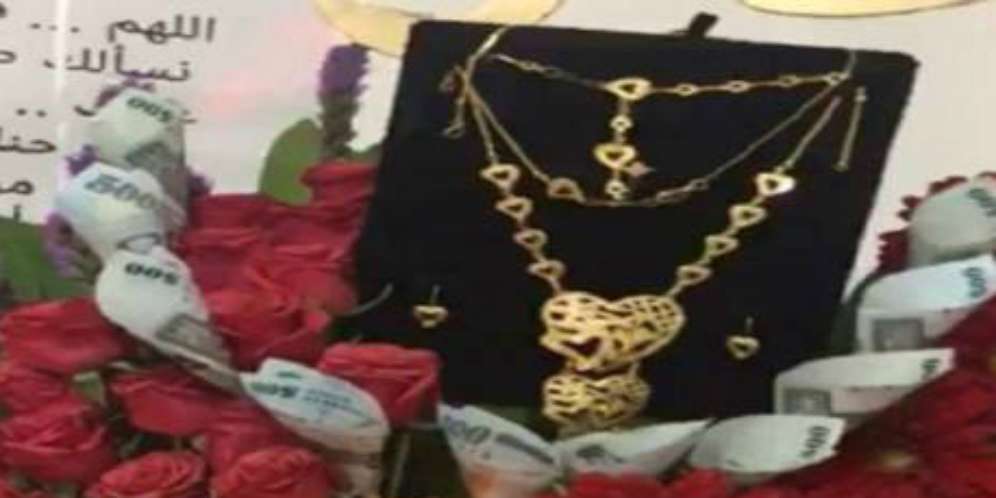 Hiasan Romantis Dibuang