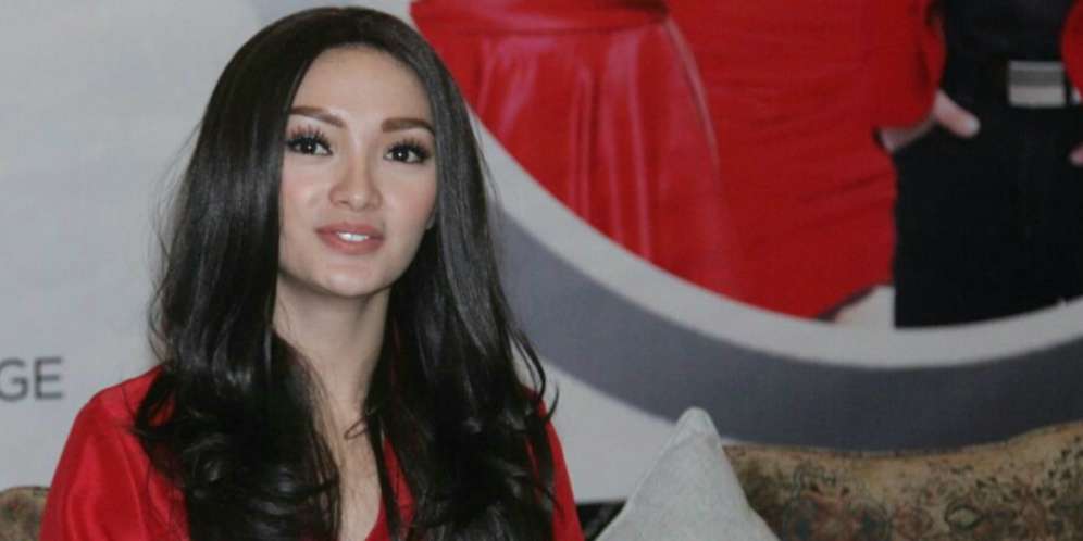 Heboh Foto Digendong Kala Manggung, Ini Kata Zaskia Gotik