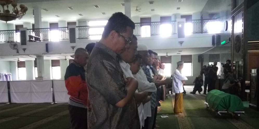 Jenazah Yana Zein Disholatkan Dua Kali