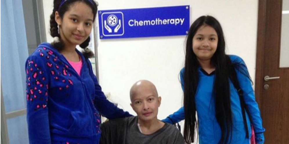 Cerita Ketegaran Putri Yana Zein di Pusara Bunda Bikin Haru
