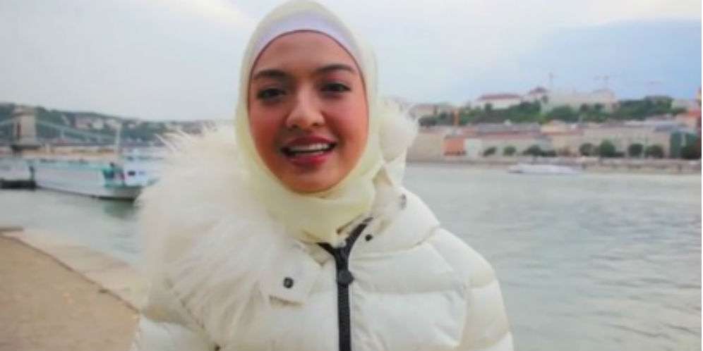 Keinginan Raline Shah untuk Berhijab