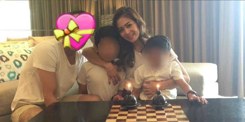 Heboh Foto Diduga Suami Bunga Zainal