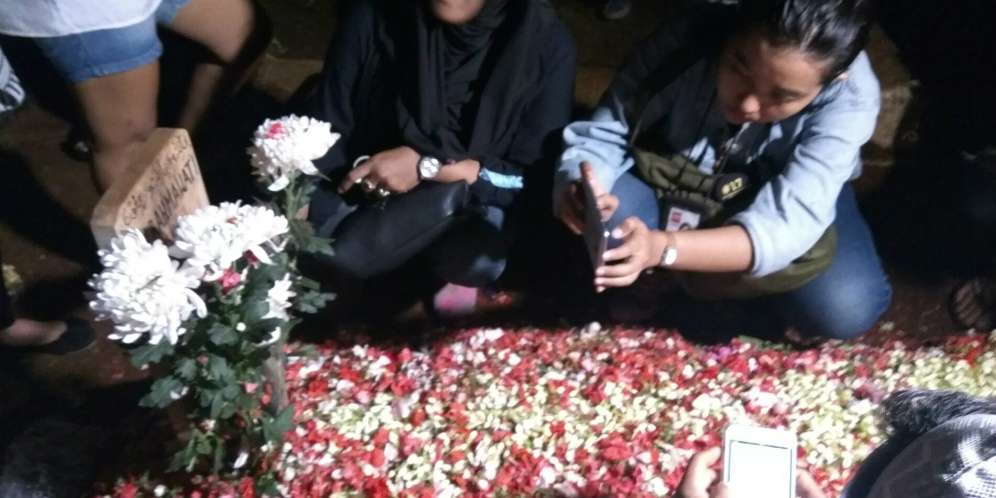 Keanehan Saat Pemakaman Jupe