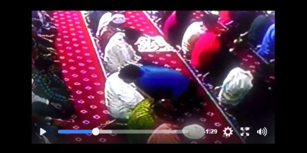 Tak beranjak dari sujud rekaat kedua