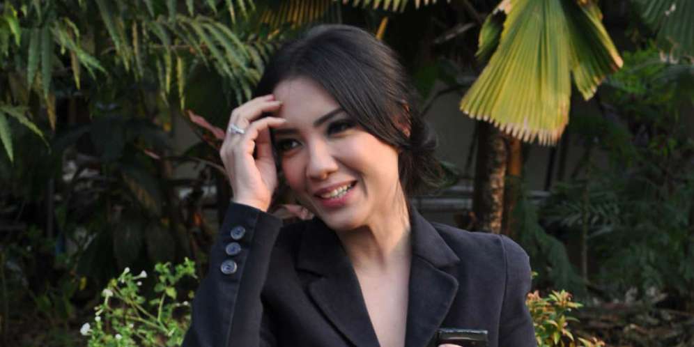 Lama Tak Muncul, Artis Cantik Ini Kini Tinggal di Tengah Sawah