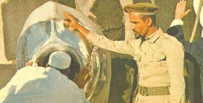 Hajar Aswad Semula Berwarna Putih Susu, Mengapa Jadi Hitam?