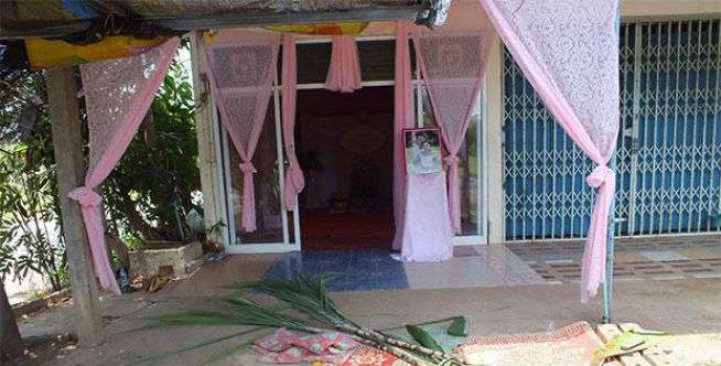 Pengantin Perempuan Pingsan