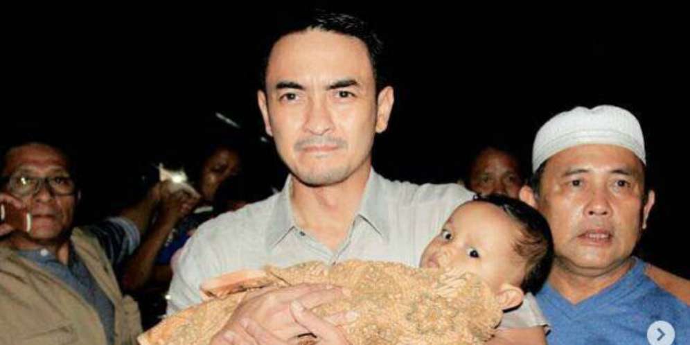 Zumi Zola Bantu Evakuasi Korban Banjir, Bikin Gagal Fokus