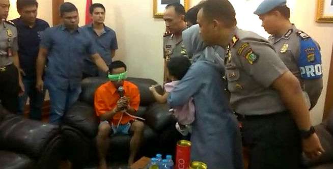 Video Pertemuan Pelaku Dengan Orang Tua Korban