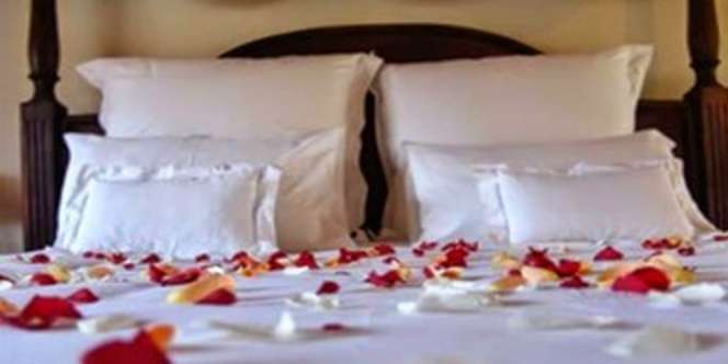 Memaksa Suami Berjimak, Apa Hukumnya?