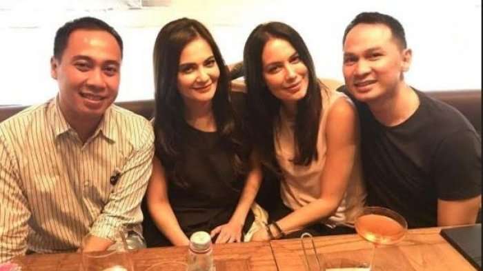 Cut Tari dan Sophia Latjuba Terlihat Akrab. Kok Bisa?