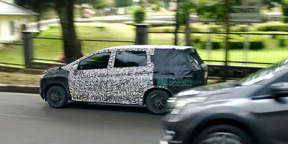 Penampakan 'Pembunuh' Avanza-Xenia di Jalanan