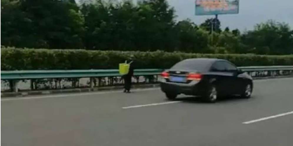 Berhemat dengan Tidak Naik Bus