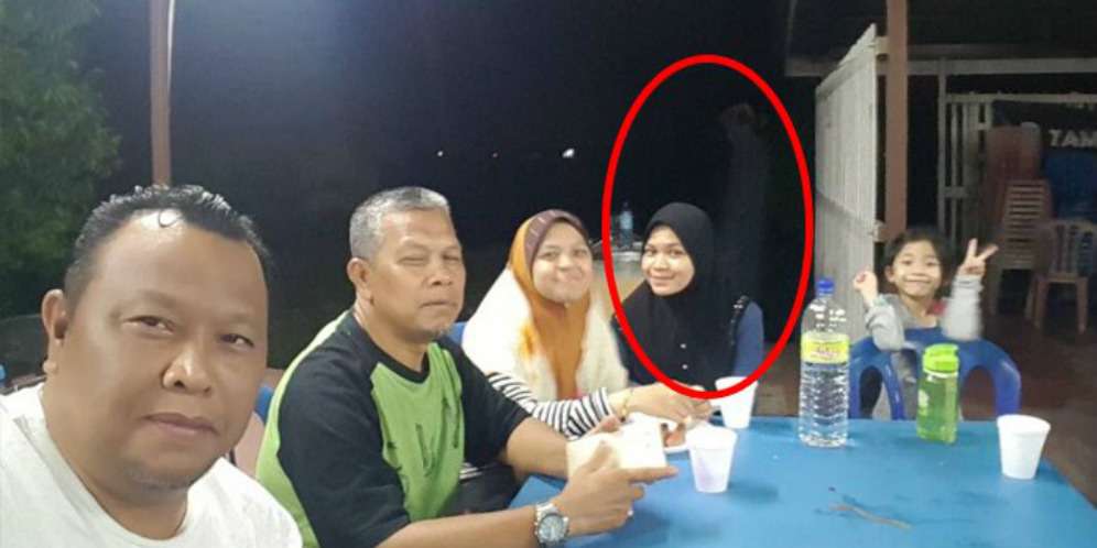 Sosok Gaib Ikut Mejeng di Foto Selfie Keluarga, Nyatakah?