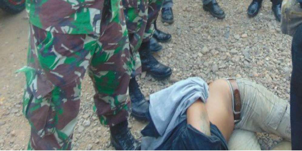 Pelaku Menembak, Tapi Malah...