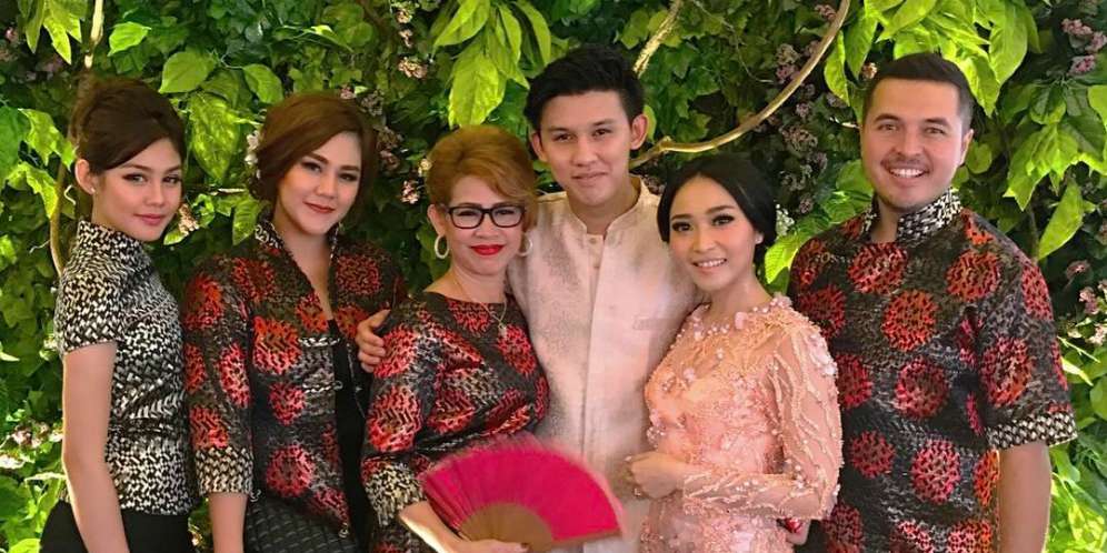 Selamat! Rinni 'Idol' Resmi Dilamar Jevin Julian