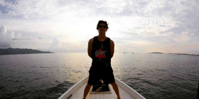 Maia Takjub, Ada Lafadz Allah di Foto Liburan Al Ghazali?