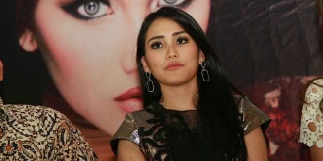 Ayu Ting Ting Pose Begini Bareng Anak, Banjir Pujian