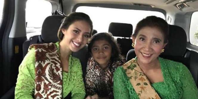 5 Foto Nyentrik Susi Pudjiastuti yang Viral Hingga Mendunia