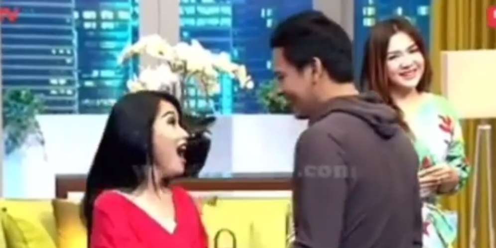 Reaksi Mengejutkan Andi Arsyil Saat Ditempel Ayu Ting Ting