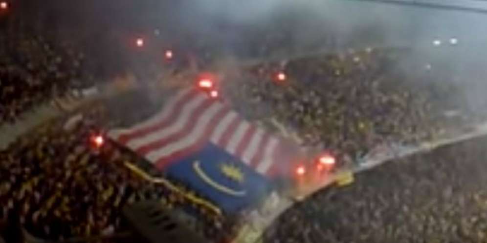 Saat Malaysia Bentangkan Bendera Sendiri dengan Terbalik