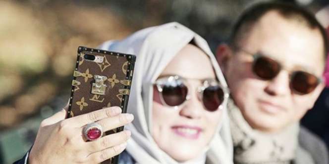Terungkap, Ini Harga Casing Handphone Mewah Anniesa Hasibuan