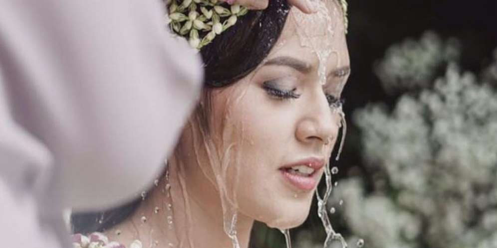 Intip Prosesi Siraman Raisa Jelang Nikah dengan Hamish Daud