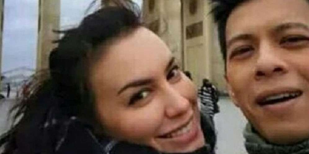 Bukan dengan Sophia Latjuba, Foto Mesra Ariel Noah Bikin Heboh