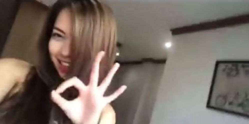 Di Atas Ranjang Itu Mereka...