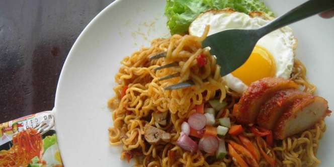 Komentar Kocak Bule Ketagihan Mie Instan Indonesia