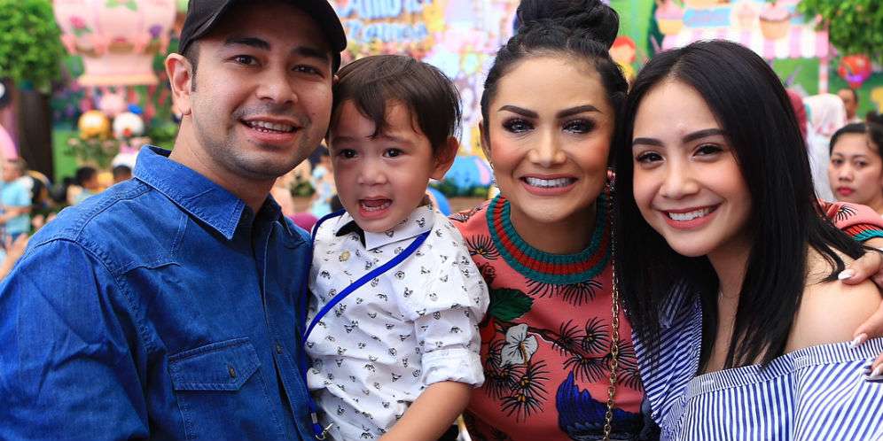 Baju Nagita di Ultah Putri KD Ramai Dibicarakan, Ada Apa?