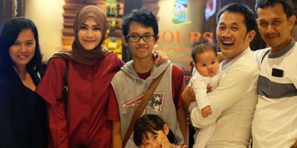 Indahnya! Kehidupan 4 Artis yang Akur dengan Sang Mantan