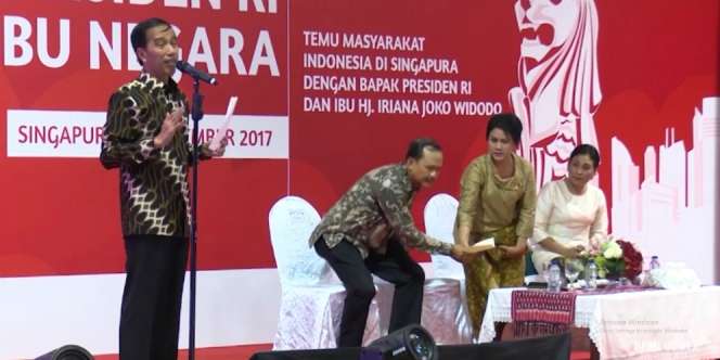 Begini Gelisahnya Ibu Iriana Lihat Rambut Jokowi Berantakan