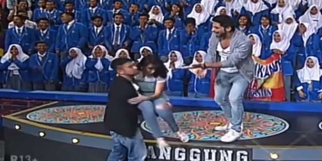 Heboh Raffi Ahmad Gendong Ayu Ting Ting