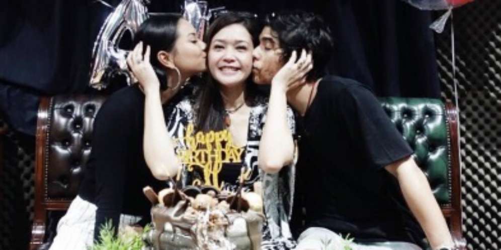 Sedih, Momen Maia Estianty Menangis di Rumah Ahmad Dhani