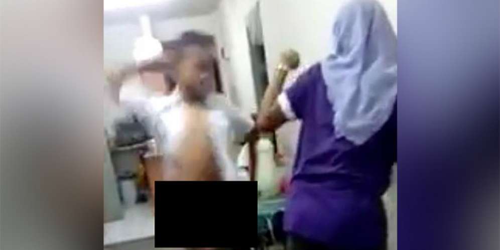 Mengapa Ibunya Tak Melawan?