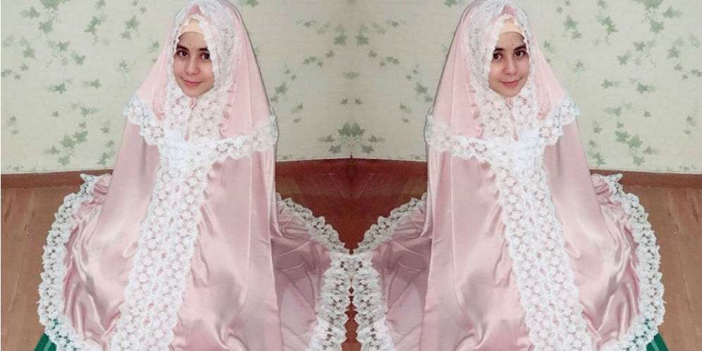 Heboh Mukena Risty Tagor, Perhatian Seksama Bagian...