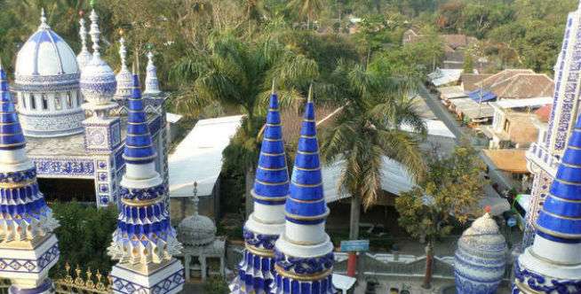 Melihat Masjid Unik Bergaya Thailand di Malang