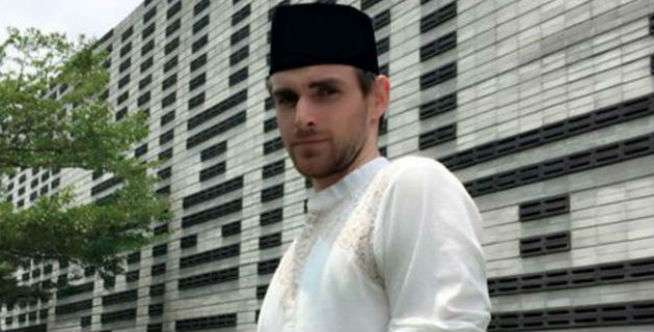 Kisah Traveler Mualaf Keliling 60 Negara