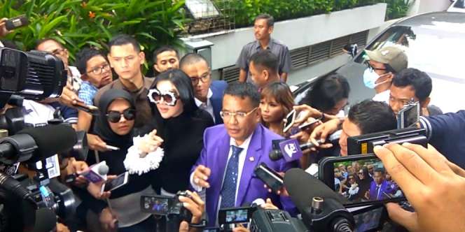 Bayar Paket Reguler, Syahrini Dapat Fasilitas Umroh VVIP